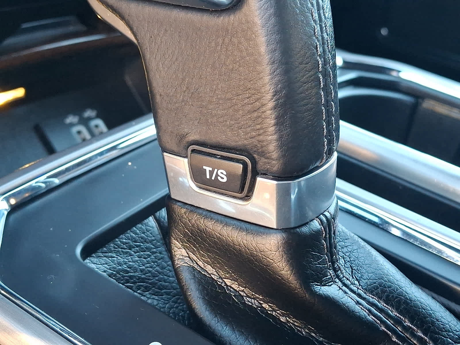 Used 2016 Ford F150 Platinum w/ Equipment Group 701A Luxury AWD/4WD image 27