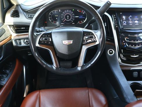 Used 2020 Cadillac Escalade Premium Luxury w/ Escalade Sport Edition image 16