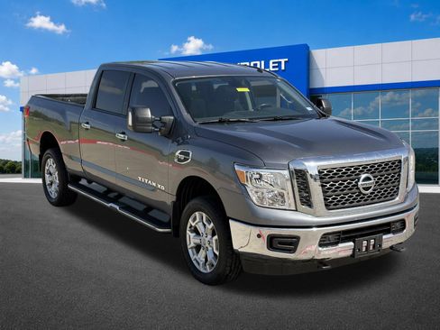Used 2018 Nissan Titan SV w/ SV Convenience Package AWD/4WD image 11