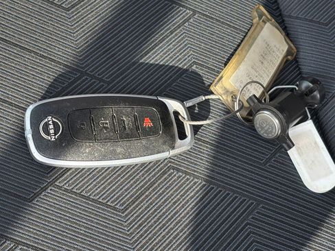 Used 2025 Nissan Versa SV FWD image 21