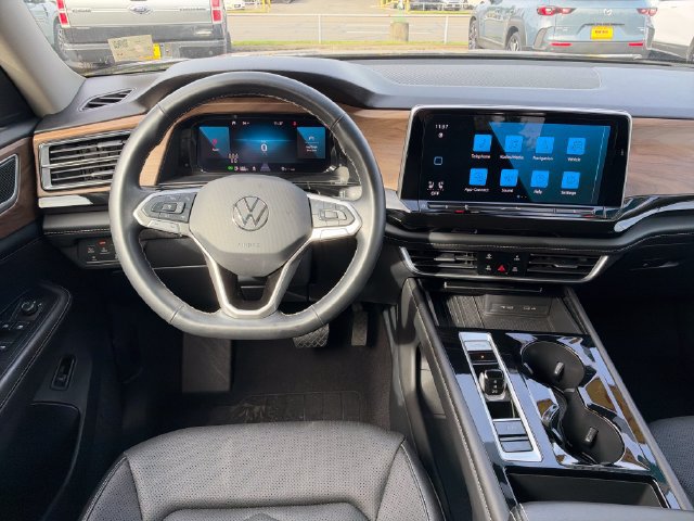 Used 2025 Volkswagen Atlas SE FWD image 20