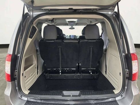 Used 2015 Chrysler Town & Country Touring-L w/ Driver Convenience Group FWD image 16