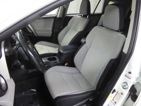 Used 2018 Toyota RAV4 LE image 20