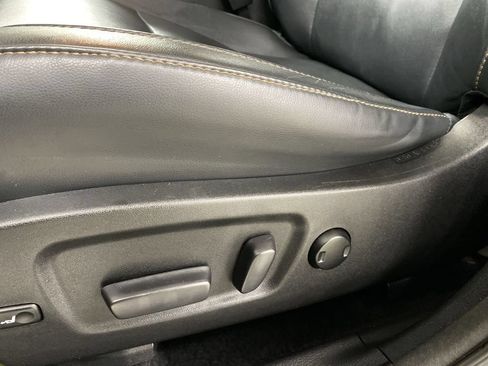 Used 2018 Toyota Highlander XLE AWD/4WD image 12
