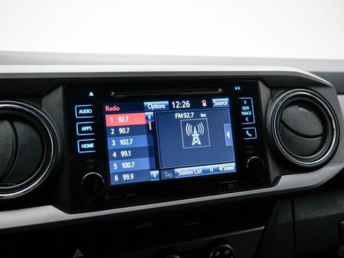 Used 2018 Toyota Tacoma TRD Sport AWD/4WD image 19