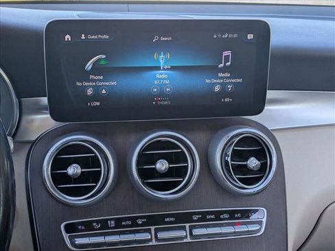Used 2022 Mercedes-Benz GLC 300 4MATIC image 11