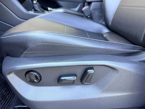 Used 2018 Volkswagen Tiguan SE image 21