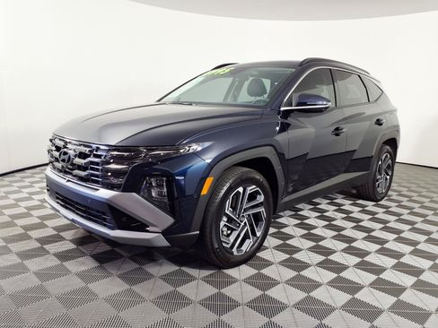 Used 2025 Hyundai Tucson Limited AWD/4WD image 1