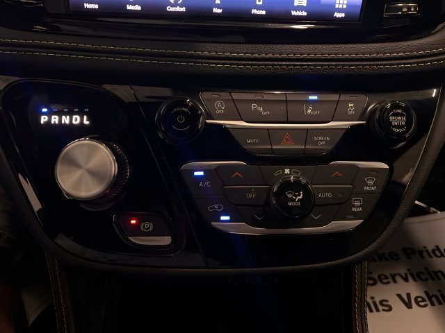 Used 2025 Chrysler Pacifica Limited FWD image 35