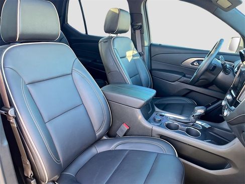 Used 2023 Chevrolet Traverse Premier image 31