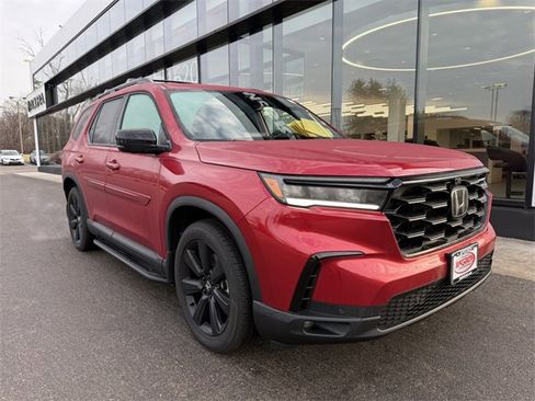 Used 2025 Honda Pilot Black Edition image 5