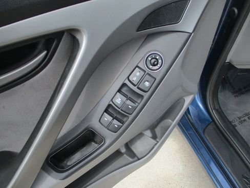 Used 2014 Hyundai Elantra SE w/ Option Group 02 FWD image 24
