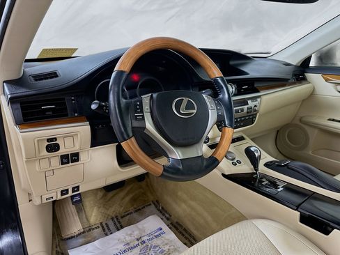 Used 2015 Lexus ES 300h Hybrid image 9