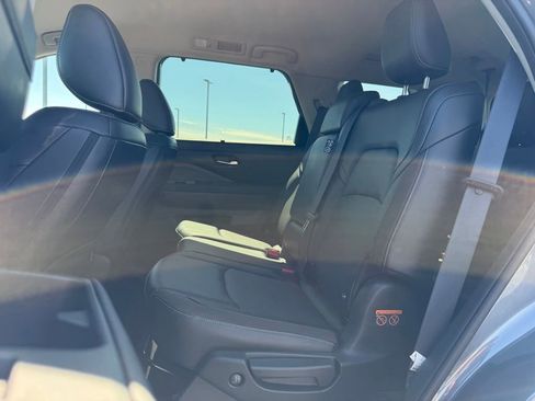 Used 2023 Nissan Pathfinder SL w/ Black Appearance Package FWD image 15