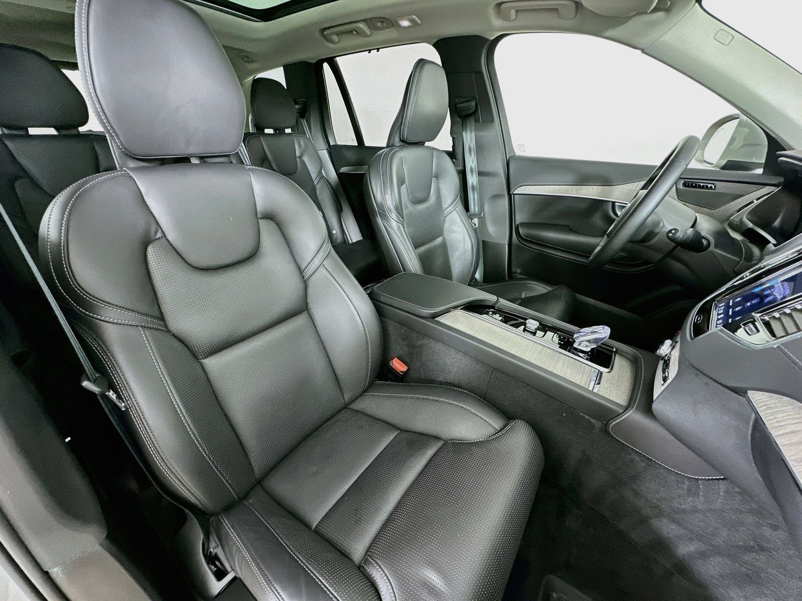 Used 2024 Volvo XC90 B6 Ultimate w/ Protection Package Premier AWD/4WD image 47