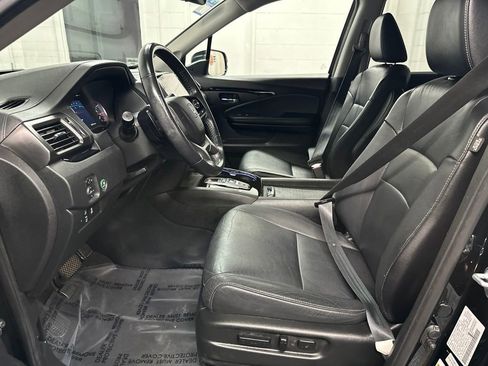 Used 2022 Honda Pilot Touring image 16