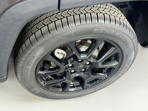 Used 2022 Jeep Compass Latitude w/ Convenience Group AWD/4WD image 29