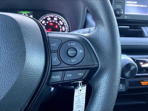 Used 2022 Toyota RAV4 LE image 11