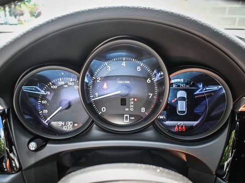 Used 2023 Porsche Macan AWD/4WD image 11