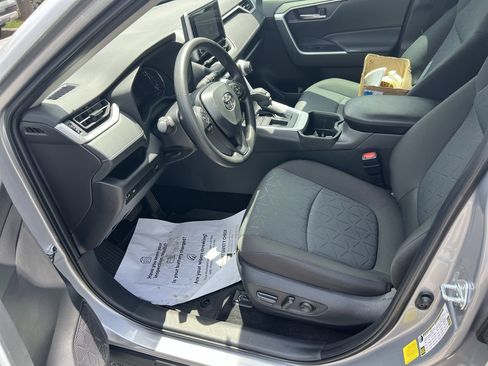 Used 2025 Toyota RAV4 XLE w/ Convenience Package FWD image 16