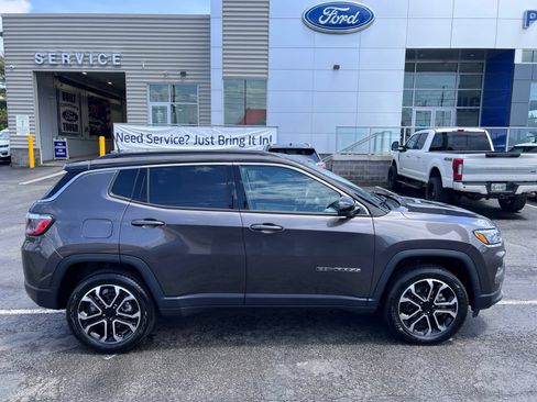 Used 2022 Jeep Compass Limited w/ Sun and Sound Group AWD/4WD image 8