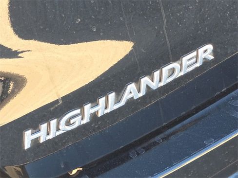 Used 2016 Toyota Highlander LE image 10