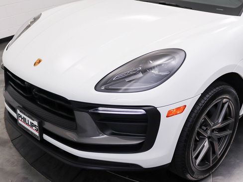 Used 2023 Porsche Macan Turbo AWD/4WD image 11