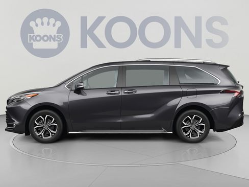 Used 2025 Toyota Sienna Platinum AWD/4WD image 2