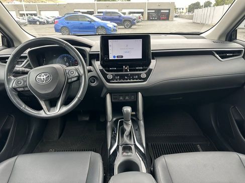 Used 2023 Toyota Corolla Cross XLE w/ Convenience Package image 11