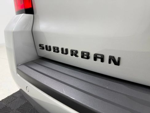 Used 2019 Chevrolet Suburban Premier AWD/4WD image 8