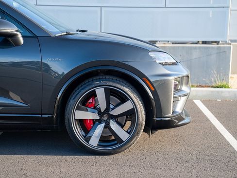 New 2026 Porsche Macan Turbo Electric AWD/4WD image 9