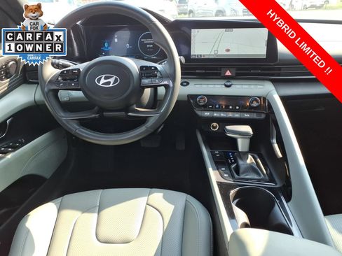 Used 2025 Hyundai Elantra Limited FWD image 12