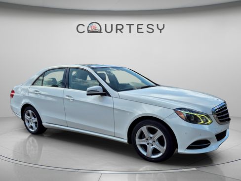 Used 2016 Mercedes-Benz E 350 Sedan w/ Premium Package image 9