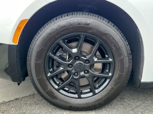 Certified 2023 Chrysler Voyager LX FWD image 26