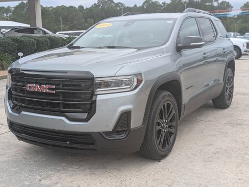 Used 2023 GMC Acadia SLE w/ Driver Convenience Package image 2