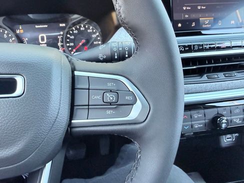 New 2026 Jeep Compass Latitude image 12