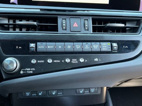 New 2025 Lexus ES 300h w/ Premium Package image 24