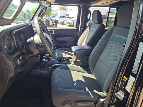 Used 2024 Jeep Wrangler Unlimited Rubicon 4xe w/ Technology Group AWD/4WD image 12