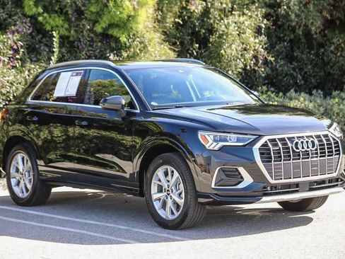 Used 2024 Audi Q3 2.0T Premium w/ Convenience Package image 3