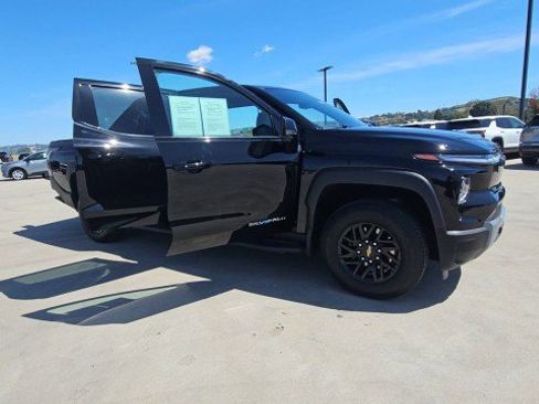 Used 2025 Chevrolet Silverado EV LT w/ LT Premium Package AWD/4WD image 2