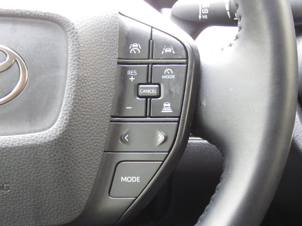 Certified 2025 Toyota Prius LE FWD image 23