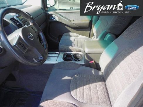 Used 2006 Nissan Pathfinder SE w/ (P01) Se Premium Pkg image 12