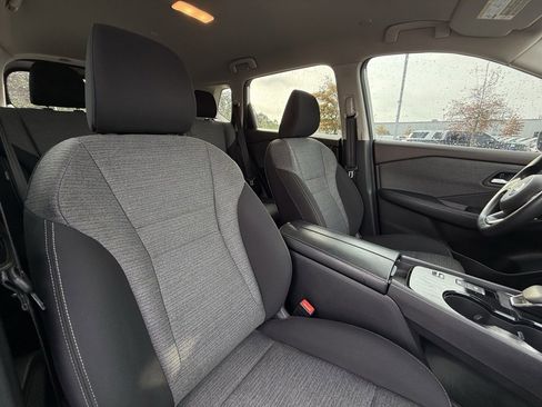 Used 2023 Nissan Rogue SV image 30