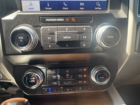 Used 2019 Ford F150 Lariat w/ Equipment Group 502A Luxury AWD/4WD image 22