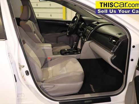 Used 2014 Toyota Camry LE image 18