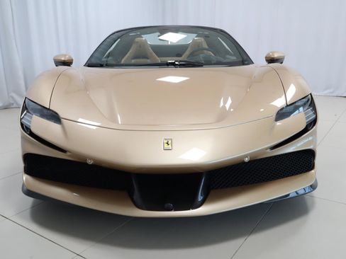 Used 2022 Ferrari SF90 Spider image 4