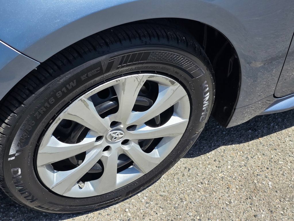 Used 2021 Toyota Corolla LE FWD image 11