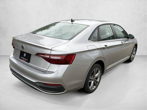 Used 2024 Volkswagen Jetta SE FWD image 5