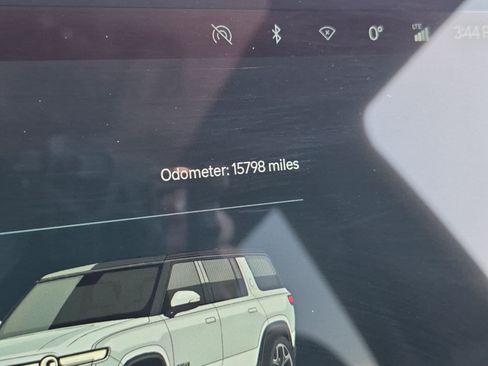 Used 2025 Rivian R1S Adventure Dual AWD/4WD image 22