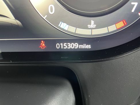 Certified 2025 Land Rover Range Rover SE image 25